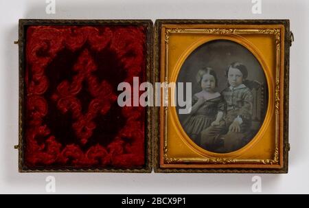 Bruder und Schwester ohne Titel. Stockfoto