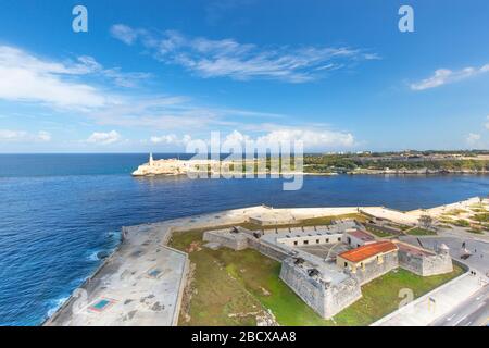 Die berühmte Burg Morro (Castillo de los Tres Reyes del Morro), eine Festung, die den Eingang zur Havannaer Bucht in Havanna, Kuba, bewacht Stockfoto