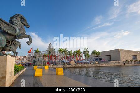 Cartagena, Kolumbien - 18. Februar 2020: Cartagena Convention Center vor der ummauerten Stadt bietet Veranstaltungen von Regierungsumbildung Stockfoto