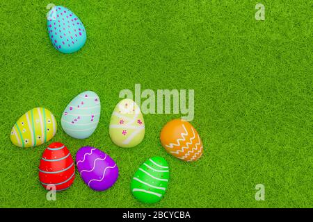 Draufsicht über vollfarbige ostereier auf dem Rasenfeld, 3D-Rendering Stockfoto