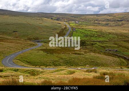 Straße über Black Hill in den Pennines Stockfoto