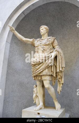 Augustus von Prima Porta ist eine Porträtstatue von Augustus Caesar, dem ersten Kaiser des Römischen Reiches. Vatikanmuseum. Stockfoto