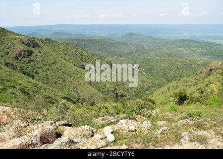 Panorama-Berglandschaften im ländlichen Kenia, Oloroka Mountain Range, Kenia Stockfoto