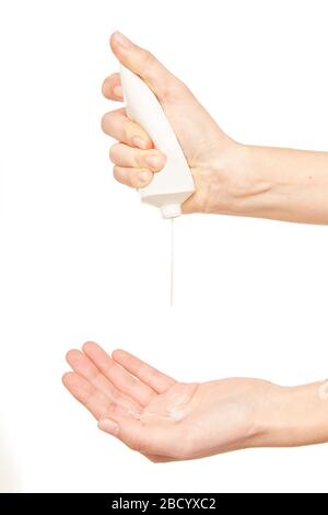 Hände mit Handgel reinigen. Desinfektionsmittel. Stockfoto