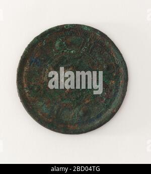 : China; 206 v. Chr. E.-220 C.E.; Bronze; Diam x D: 6,9 x 0,7 cm; Geschenk von Charles lang Freer Mirror Stockfoto