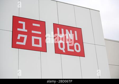 Allgemeine Gesamtansicht der UNIQLO-Beschilderung im Ontario Mills Mall, Samstag, 4. April 2020, in Ontario, Kalifornien, USA. (Foto von IOS/Espa-Images) Stockfoto