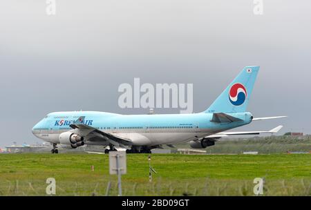 JEJU - 30. SEPT.: Boeing 747 der Korean Air wird am 30. September auf dem Flughafen Jeju-Jefu an den Start gehen. 2016 in Südkorea Stockfoto