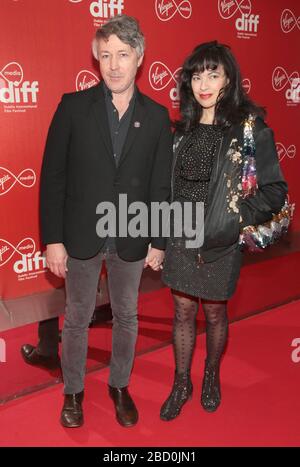 Gäste steigen auf dem Virgin Media Dublin International Film Festival Irish Premiere Screening von Ruhe mit Pferden im Lighthouse Cinema, Dublin, aus. Mit: Aidan Gillen Where: Dublin, Irland Wann: 05 Mär 2020 Credit: WENN.com Stockfoto