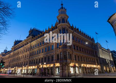 Restaurants wegen Coronavirus-Pandemie haben die Innenstadt von Helsinki geleert. Esplanadi - der Boulevard ist eine belebte Straße, aber jetzt ist er leer. Stockfoto