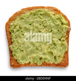 Gestrichene Avocado-Toast isoliert auf weißem Hintergrund Stockfoto