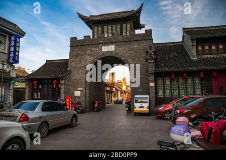 Das Dongquan-Tor in der Altstadt von Yangzhou, Provinz Jiangsu, China Stockfoto