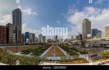 Ein Panoramabild des Nakanoshima-Parks (Osaka). Stockfoto