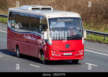 West Coast Motors Busreisen; PSV Intercity und interregionaler Busbetreiber fahren Mercedes Benz Bus auf der M6 Autobahn, Großbritannien Stockfoto