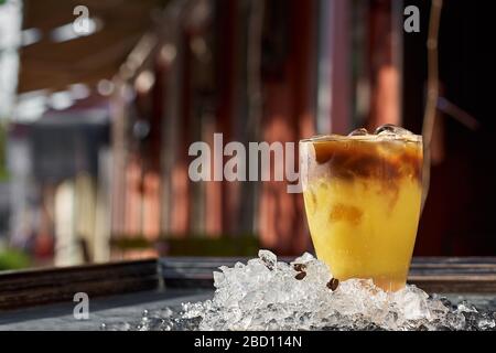 Orange und Kaffee Cocktail mit Platz für Ihren Text Stockfoto