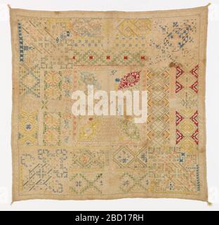 Sampler. Forschung auf dem ProgressCentral Platz mit Dekoration und Aufschrift ('Made von Teresa Alvares in diesem Jahr 1700'). Umgeben von einem breiten Rand mit Eckdesigns. Quasten an jeder Ecke. Sampler Stockfoto