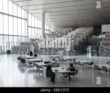 Blick auf das Innere der spektakulären Qatar National Library, Doha, Katar Stockfoto