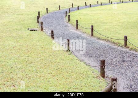 Weg durch den Rasen Stockfoto