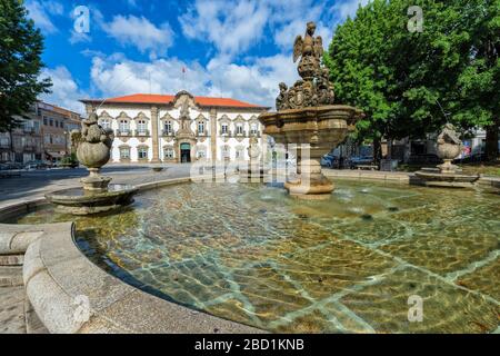 Braga Rathaus und Brunnen, Braga, Minho, Portugal, Europa Stockfoto