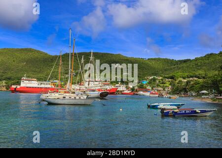 Ruhige Karibik, schöner Hafen Elizabeth, Admiralty Bay, Bequia, die Grenadinen, St. Vincent und die Grenadinen, Windward Islands, Karibik Stockfoto