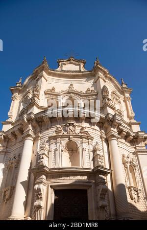 Die verzierte Fassade von Chiesa San Mateo im historischen Zentrum von Lecce, Apulien, Italien, Europa Stockfoto