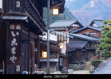 Traditionelle Gebäude auf Nakasendo Way, Tsumago, Präfektur Gifu, Honshu, Japan, Asien Stockfoto