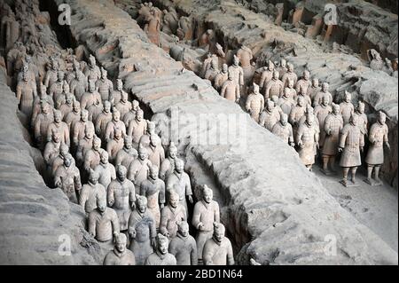 Terrakotta-Armee, Grabplastiken, die 210-209 v. Chr. mit Kaiser Qin Shi Huang begraben wurden, UNESCO-Weltkulturerbe, Xian, Shaanxi, China, Asien Stockfoto