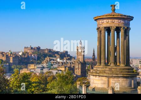 Skyline des Stadtzentrums, Dugald Stewart Monument, Edinburgh, Schottland, Großbritannien, Europa Stockfoto