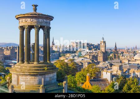 Skyline des Stadtzentrums, Dugald Stewart Monument, Edinburgh, Schottland, Großbritannien, Europa Stockfoto