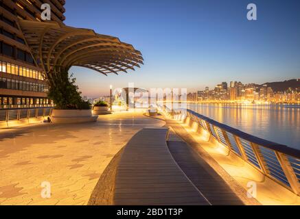 Tsim Sha Tsui Promenade im Morgengrauen, Tsim Sha Tsui, Kowloon, Hongkong, China, Asien Stockfoto