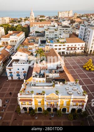 Luftaufnahme mit der Drohne der Cartagena-Altstadt, Bolivar Department, Kolumbien, Südamerika Stockfoto
