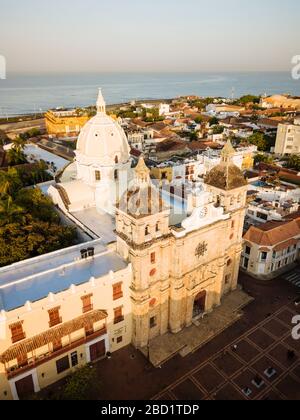 Luftaufnahme mit der Drohne der Cartagena-Altstadt, Bolivar Department, Kolumbien, Südamerika Stockfoto