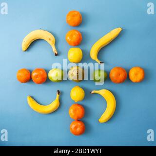 Auswahl an Birnen, Bananen und Zitrusfrüchten Stockfoto