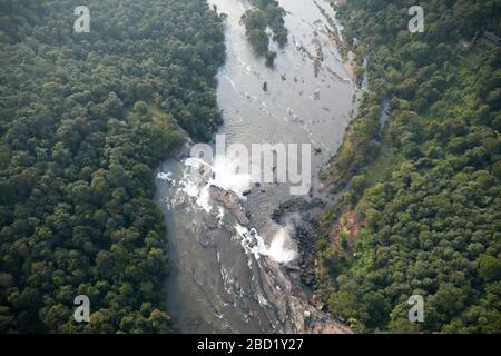 Athirappilly Falls in Chalakudy Taluk des Distrikts Thrissur in Kerala, Indien Stockfoto