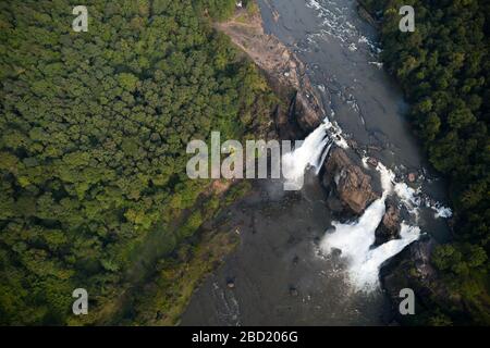 Athirappilly Falls in Chalakudy Taluk des Distrikts Thrissur in Kerala, Indien Stockfoto