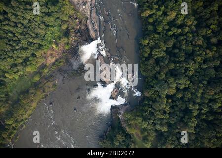 Athirappilly Falls in Chalakudy Taluk des Distrikts Thrissur in Kerala, Indien Stockfoto