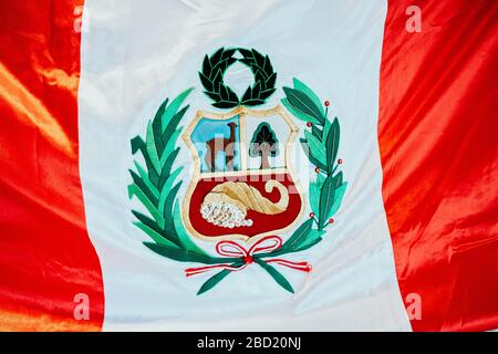 Aufgesticktes Peru-Schild auf der Nationalflaggen. Stockfoto