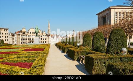 Brüssel, Belgien - 05. April 2020: Der "Montt des arts" in Brüssel ohne Menschen während der Einsperrung. Stockfoto