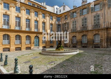 Brunnen auf dem Place d'Albertas, Aix-en-Provence Stockfoto