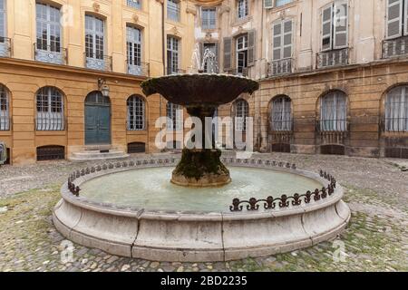 Brunnen auf dem Place d'Albertas, Aix-en-Provence Stockfoto