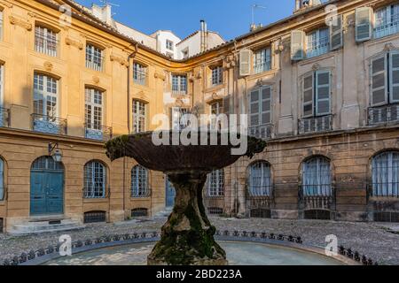 Brunnen auf dem Place d'Albertas, Aix-en-Provence Stockfoto