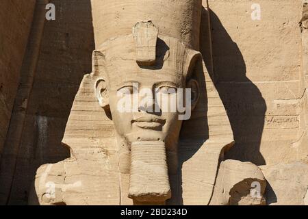 Geschnitzter Kopf von Ramses II, Abu Simbel, Ägypten Stockfoto