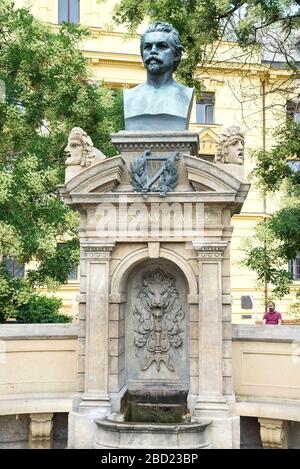 Prag, Tschechische Republik - 17.07.2018. Denkmal von Vitezslav Halek in Prag, Tschechische Republik. Tschechischer Schriftsteller, Journalist und Vertreter der M Stockfoto