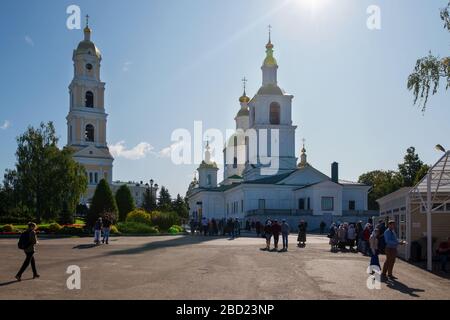 DIVEVO, RUSSLAND - 25. AUGUST 2019: Blick auf das Kloster Seraphim-Diveyevo in Diveyevo, Russland Stockfoto