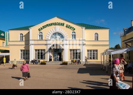 DIVEEVO, RUSSLAND - 25. AUGUST 2019: Pilgerzentrum des Heiligen Dreifaltigkeitskonvents Seraphim-Diveevo Stockfoto