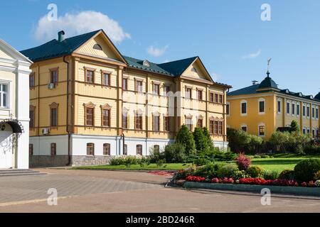 DIVEVO, RUSSLAND - 25. AUGUST 2019: Das Haus Galaktionow. Erbaut an der Wende vom 19. Zum 20. Jahrhundert. Darin lebten die Wohltäter des Klosters. Stockfoto