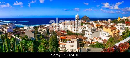 Traditionelles Dorf Garachico, Blick auf die alte Kathedrale, Häuser und Meer, Insel Tenera, Spanien. Stockfoto