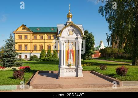 DIVEVO, RUSSLAND - 25. AUGUST 2019: Kapelle des Klosters Trinity Seraphim-Diveevo im Dorf Taucho Stockfoto