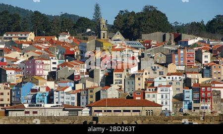 Dächer von La Guardia in Galicien, Spanien Stockfoto