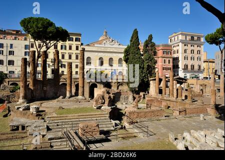 Italien, Rom, Region Sacra von Largo di Torre Argentinien, Tempel B (2. Jahrhundert v. Chr.) und Tempel A, Tempel von Juturna (3. Jahrhundert v. Chr.) Stockfoto