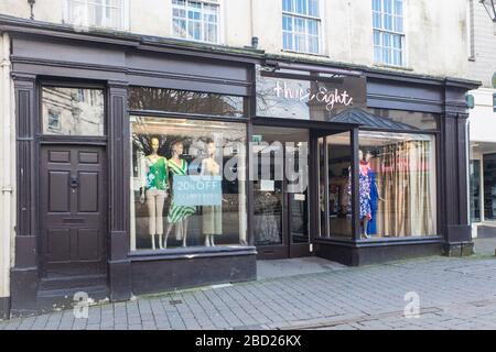 Die Frontage von Phase Eight Kleiderladen in der High Street Stockfoto